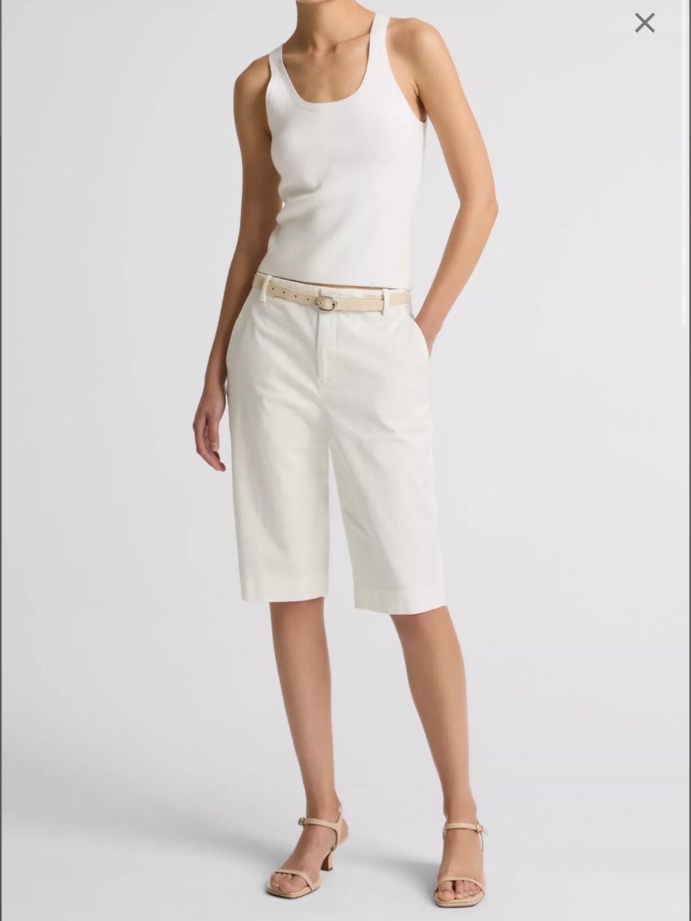 NWT Vince Mid Rise chino shorts in white size 6